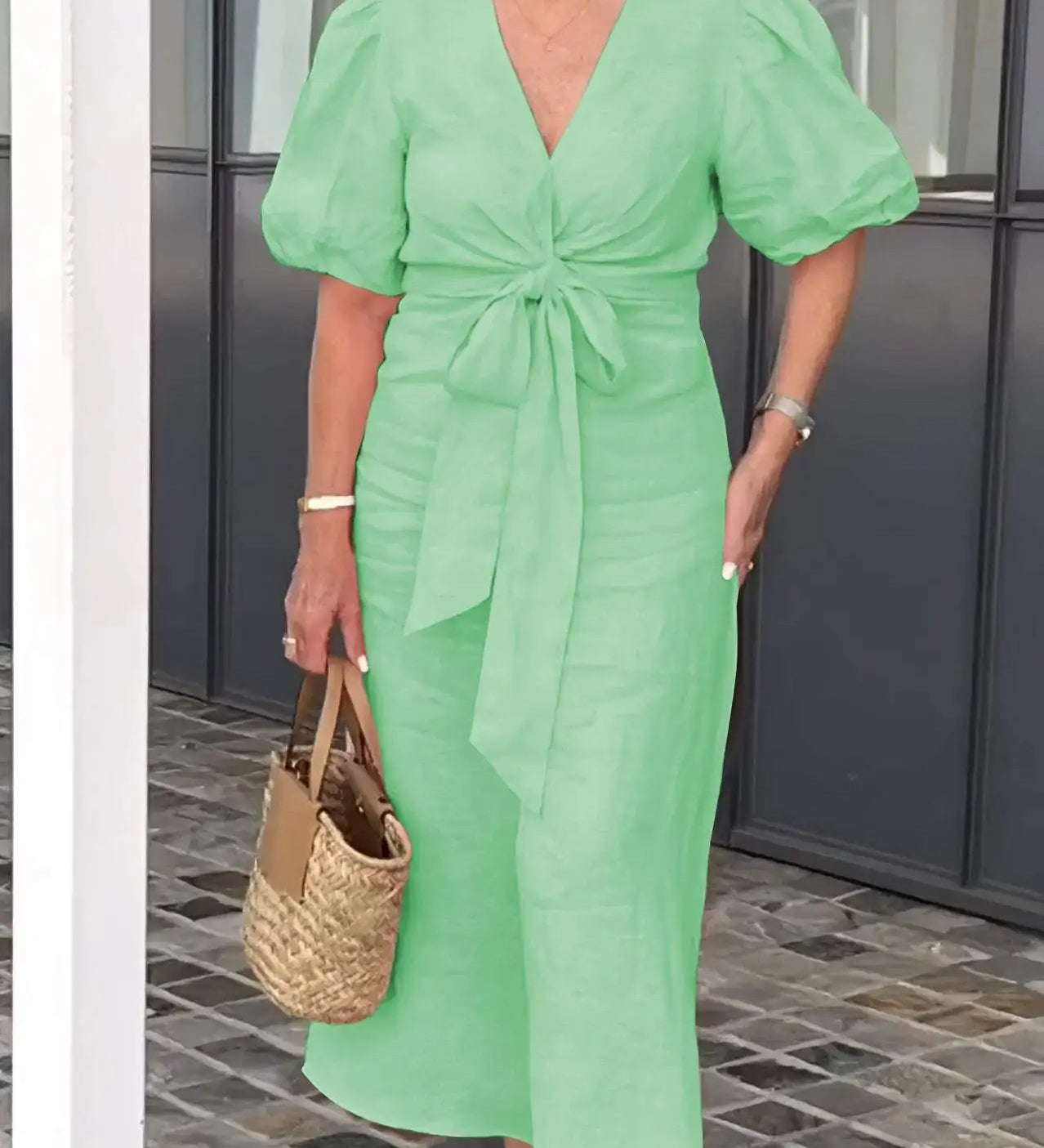 LYNORA | ELEGANTE ABITO MIDI CON SCOLLO A V