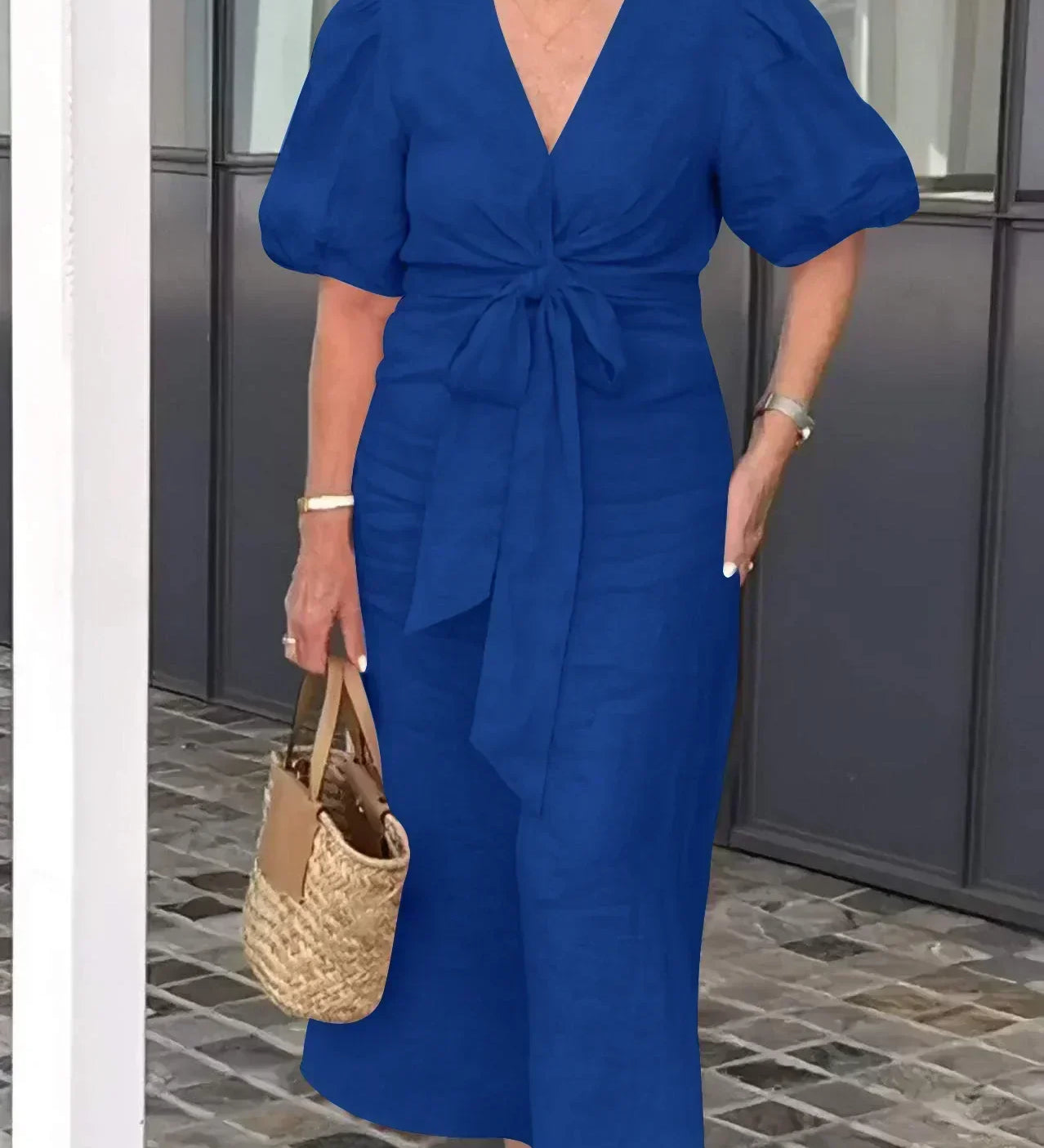 LYNORA | ELEGANTE ABITO MIDI CON SCOLLO A V