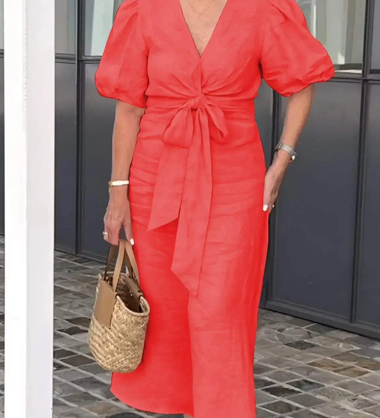 LYNORA | ELEGANTE ABITO MIDI CON SCOLLO A V